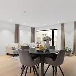 Daire Waterfront Aurora View