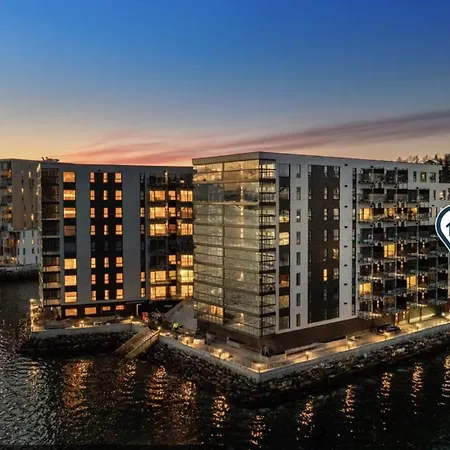 Waterfront Aurora View *